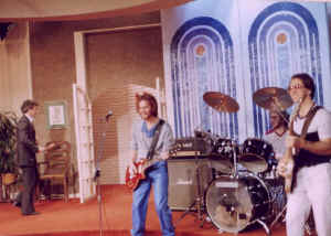 am001.jpg (62246 bytes)