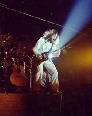 t021.jpg (211570 bytes)