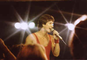 a001.jpg (63448 bytes)