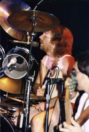 a010.jpg (79097 bytes)