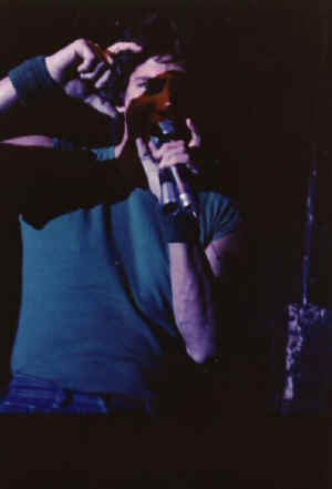 a084.jpg (25675 bytes)