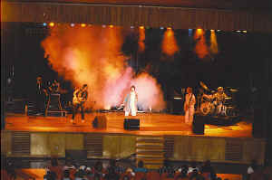 con_01.jpg (84139 bytes)