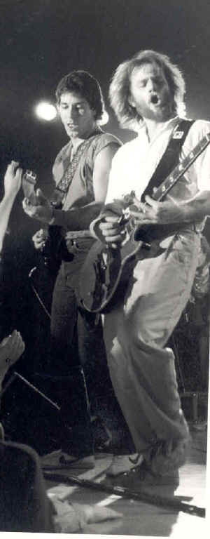 um2.jpg (30556 bytes)