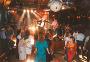 pk002.jpg (87745 bytes)