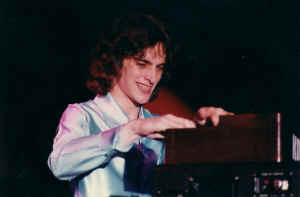 ah_lab.jpg (127974 bytes)