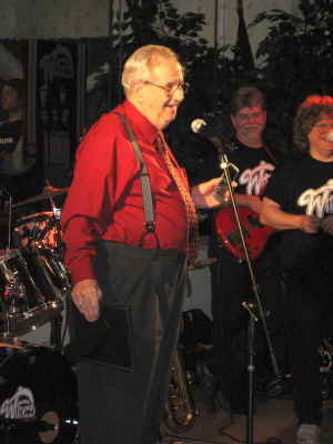 td04.jpg (84478 bytes)