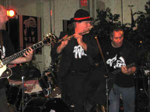 tl04.jpg (100972 bytes)