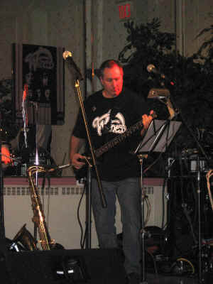 tl09.jpg (93317 bytes)