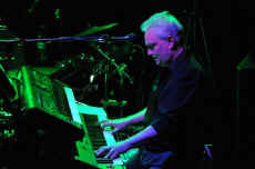 tres01.jpg (35737 bytes)