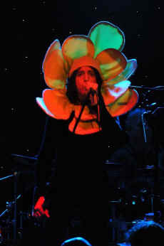 tres04.jpg (29403 bytes)